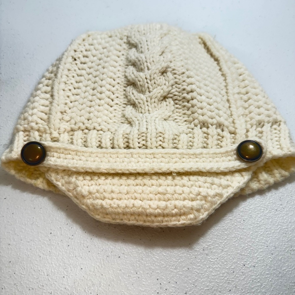 2013 Merona Cream Cable Knit Cloche cap Hat with a brim and button details Retro